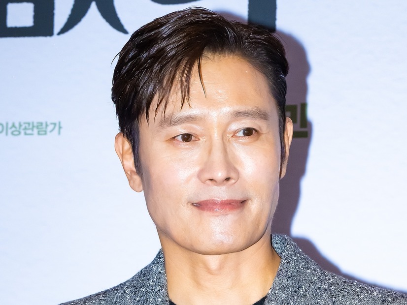 俳優イ・ビョンホン、撮影現場に大遅刻してきた後輩に“神対応”！監督「どうしてそうなれるのか」