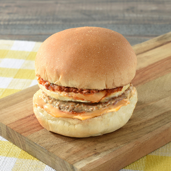 チーズに溺れろ！月見チーズバーガー（税込430円）