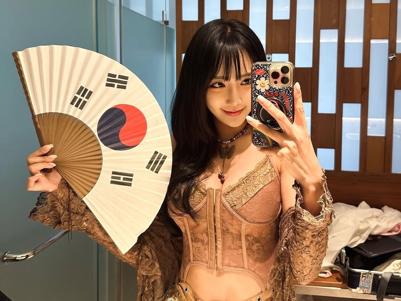 35歳に見えない…韓国の長身レーシングモデル、美スタイル“丸見せ”の大胆衣装に「芸術級」の声【PHOTO】