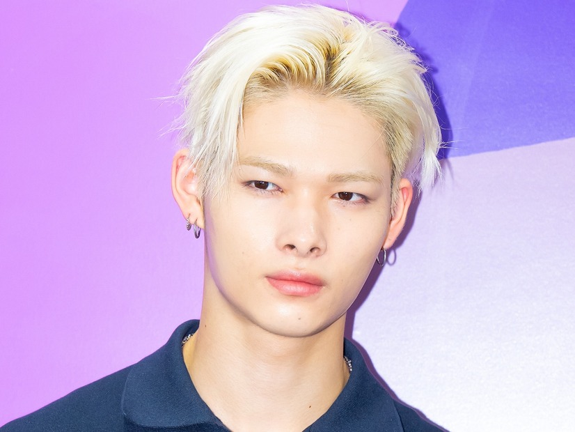 「10代とは思えない色気…」ENHYPEN・ニキ、大人びた眼差しにファン悶絶【PHOTO】