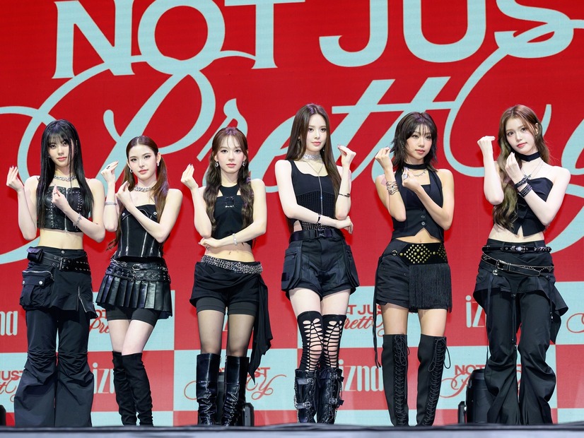“日本人メンバー所属”izna、新AL『Not Just Pretty』発売記念ショーケース開催！「新しい姿に期待してほしい」