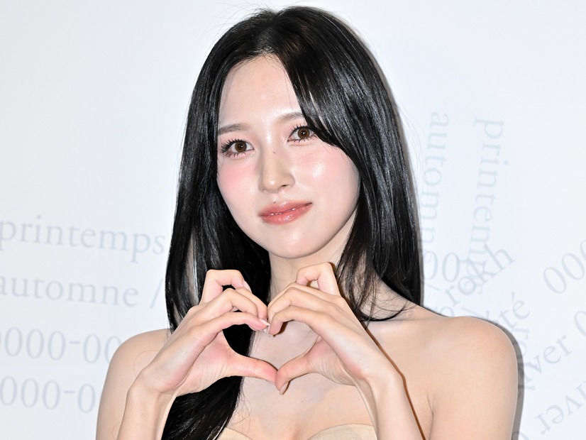 脱清楚系！TWICE・ミナ、全身レース衣装から胸元強調トップスまで一味違う魅力「可愛すぎ」【PHOTO】
