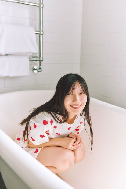 日向坂46・河田陽菜2nd写真集『テイクオフ』撮影／SAKAI DE JUN（C）竹書房