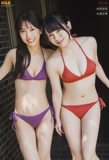 【限定版オリジナル綴じ込み付録】両面ピンナップポスター熊崎晴香＆佐藤佳穂（SKE48）『BOMB11月号』（C）ワン・パブリッシング
