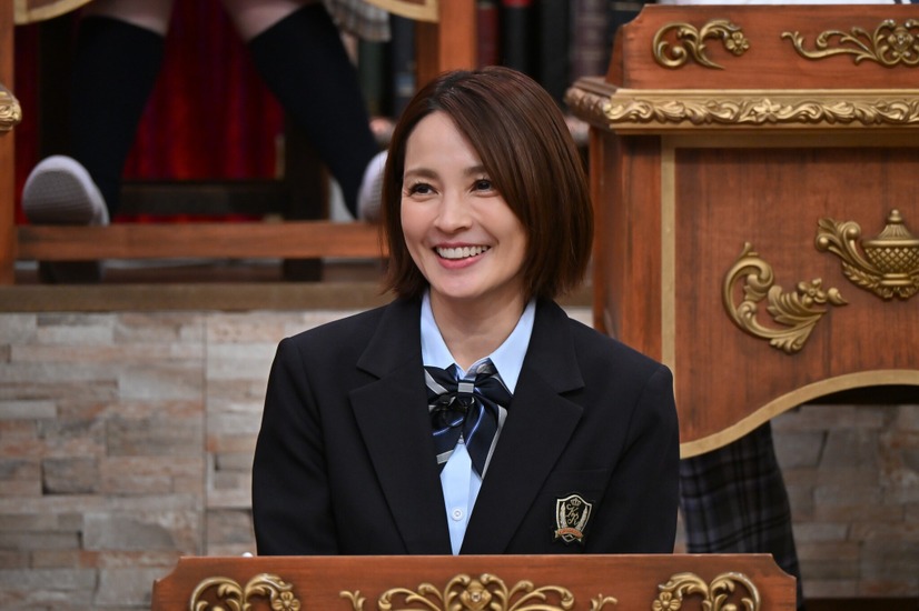 国仲涼子『呼び出し先生タナカSP』（C）フジテレビ