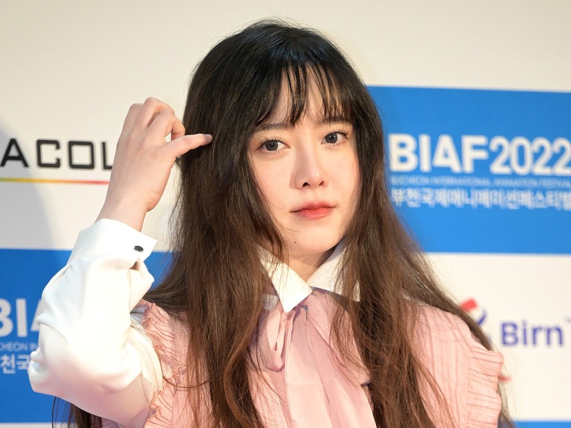 ドロ沼離婚から5年…韓国版『花より男子』女優、自ら発明した“特許製品”をベットに寝そべりPR！【PHOTO】