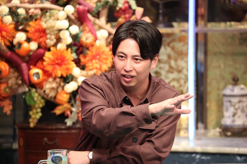 屋敷裕政（ニューヨーク）『酒のツマミになる話』（C）フジテレビ