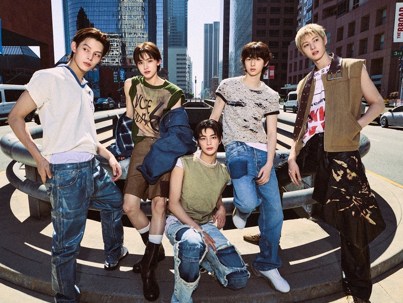 “BTS・TXTの弟分”CORTIS、テイラー・スウィフトも出演した米人気ラジオ番組に登場！デビューAL秘話を明かす