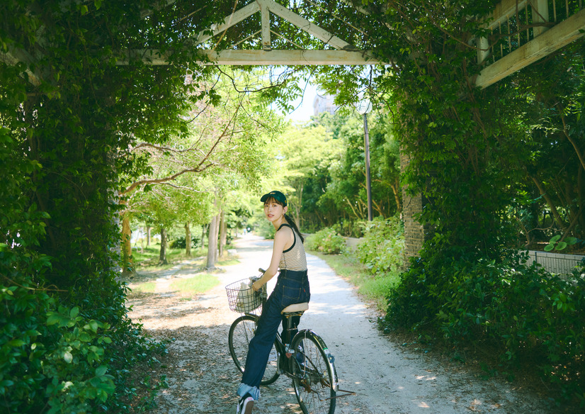 『井桁弘恵写真展 つかのま』Photographed by 遠藤優貴at DAIMARU FUKUOKA TENJIN