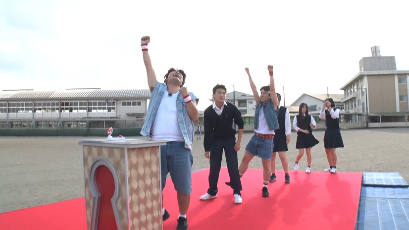 左）岡部大／中央）秋山寛貴『新しいカギ』（C）フジテレビ