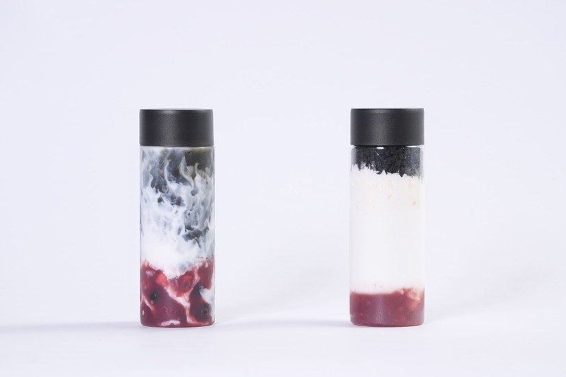 櫻坂46 ベリーカフェラテ／1,000円（税込）櫻坂46 ストロベリークランチドリンク／1,000円（税込）