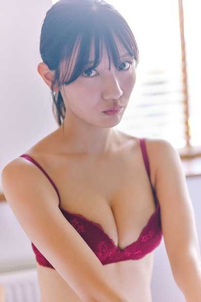 日向坂46・河田陽菜2nd写真集『テイクオフ』撮影／SAKAI DE JUN（C）竹書房