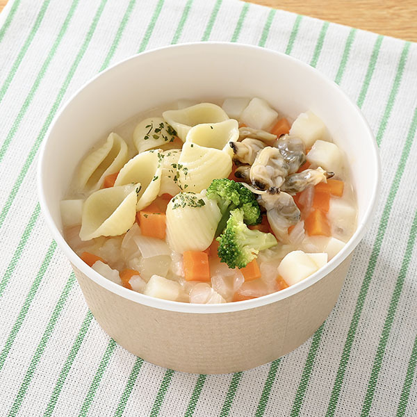 濃厚な魚介の旨み！クラムチャウダー（税込460円）