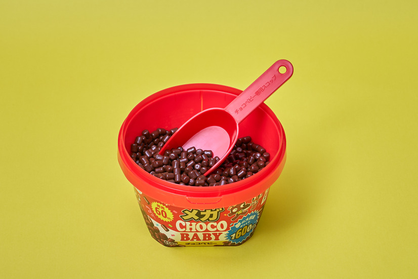 ㊗60 周年記念品 夢の大容量！メガチョコベビーバケツ2,600 円(税別)