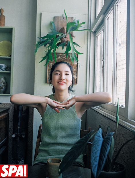 撮影:北岡稔章 ヘアメイク:秋鹿裕子 スタイリング:中井彩乃