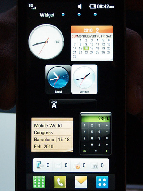 4.8インチの大画面にたくさんのウィジェットを並べられる。OSはMoblinだが、UIはLGのフルタッチ携帯のデザインを継承している