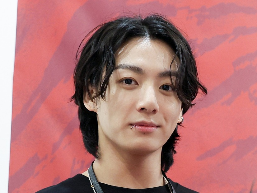 JUNG KOOK、人気チョコ菓子で“自分の名前”探すも見つからずションボリ…「1日1個開けてるのに」