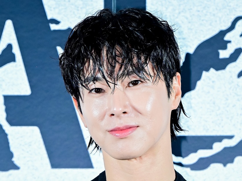 東方神起・ユンホ、モノクロの世界で強烈な存在感放つ！新AL最後のティザーイメージ公開