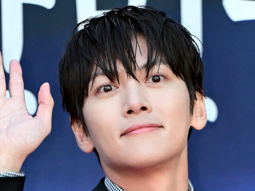 俳優チ・チャンウクのスリラーに期待！新ドラマ『捏造された都市』での囚人服姿に視線集中