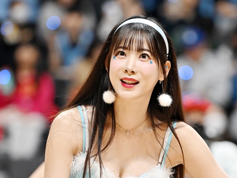 “美太もも”を大胆に丸見せ…韓国プロ野球チア、超ミニ短パンのプライベートSHOTで視線強奪【PHOTO】