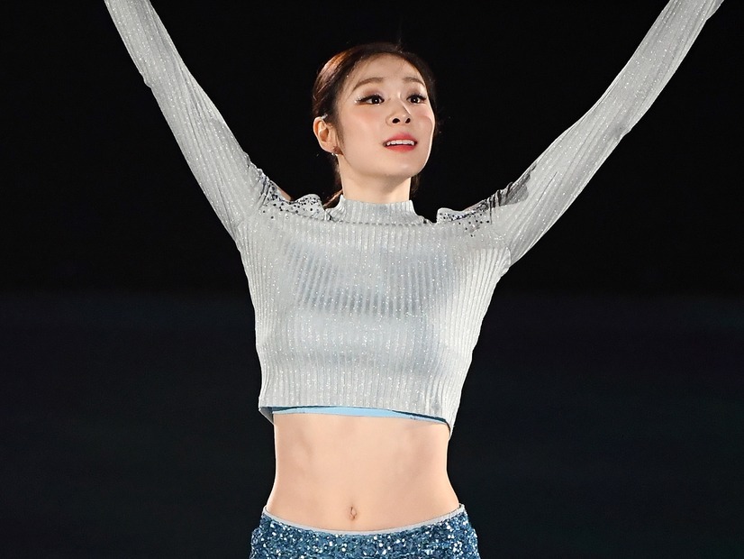 35歳？大学生かと…韓国フィギュア女王キム・ヨナ、“真っ白美脚”丸見せのショーパン姿で視線強奪【PHOTO】