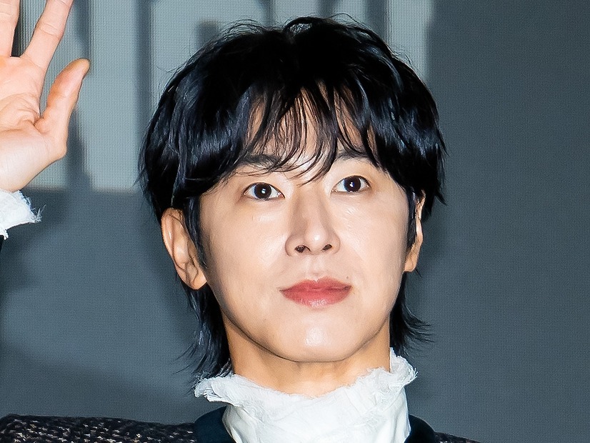 東方神起・ユンホ、公演中にズボンが破れる!?当時を振り返る「上半身を見てくれるのではと」