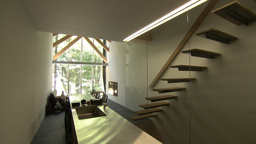 2階のメインスペース。スタイリッシュな16帖のLDK©MBS