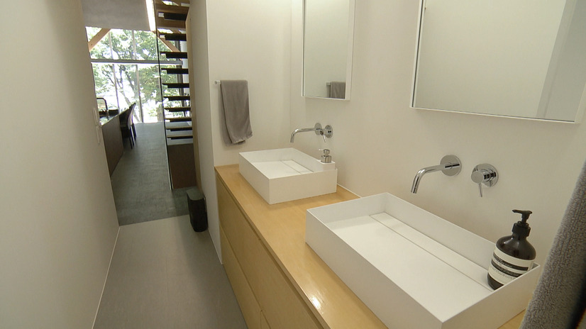 出しっぱなしがなくなる仕組みがある洗面所©MBS