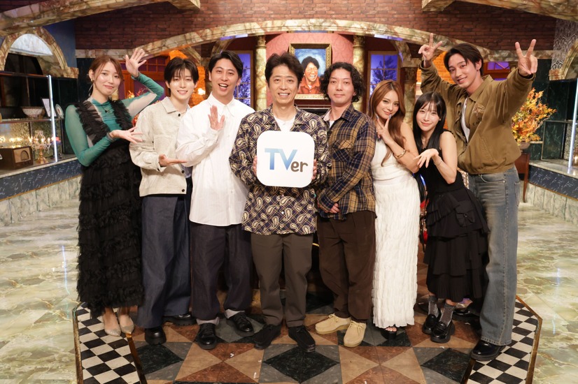 左から)新田ゆう、西山智樹、屋敷裕政(ニューヨーク)、後藤輝基(フットボールアワー)、嶋佐和也 (ニューヨーク)、まぁみ、汐見まとい(yosugala)、近藤頌利『酒のツマミHANARE』©フジテレビ