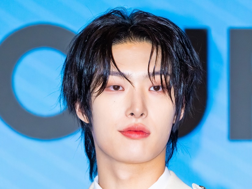 ATEEZ・ミンギ、公演中の転倒事故で指を骨折か…事務所は「予定通りスケジュールに参加」と発表