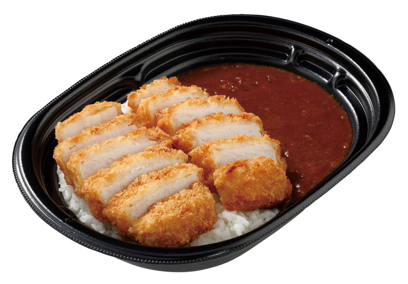 【盛りすぎ商品】「盛りすぎ!カツカレー(中辛)」(税込 697 円)