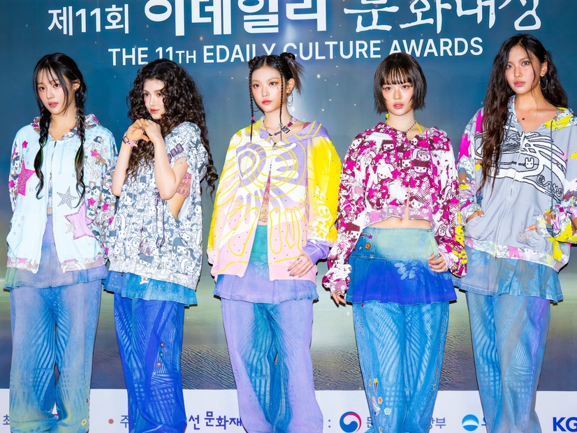 “分裂”ではなく“完全体”での再始動となるか？NewJeans、メンバー3人とADORの面談に注目集まる