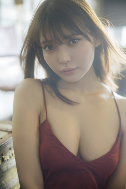 似鳥沙也加 最新電子作品『ふれあ、』『ふりる。』を2冊同時発売（C）KADOKAWA