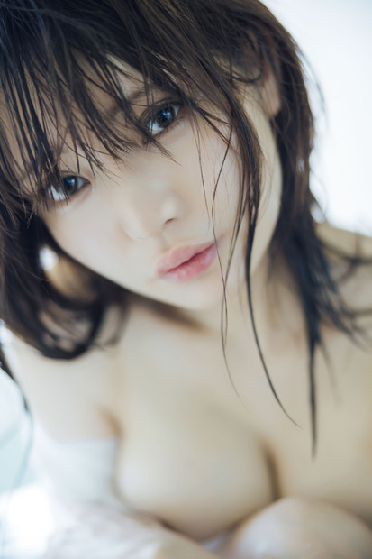 似鳥沙也加 最新電子作品『ふれあ、』『ふりる。』を2冊同時発売（C）KADOKAWA