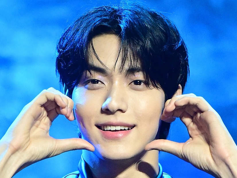 TXT・スビン、高レベルな年上女性の誘惑法に感嘆！恋愛リアリティ番組を見守る姿が話題