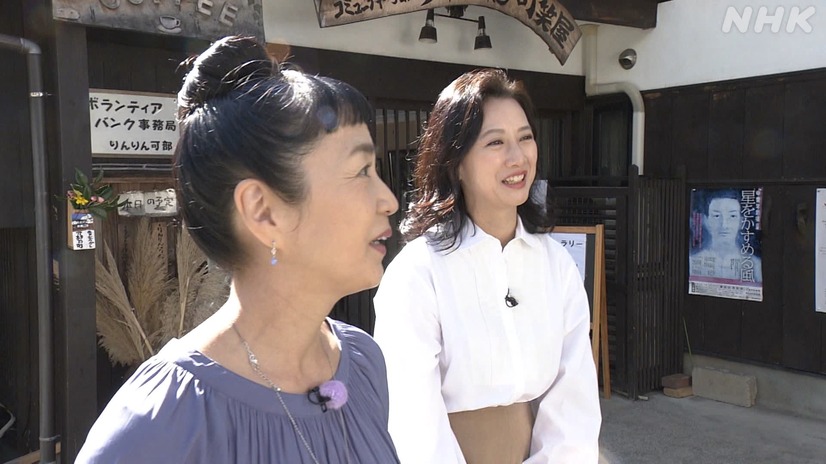 奥から）戸田菜穂、小野文惠アナ『インタビューここから』（C）NHK