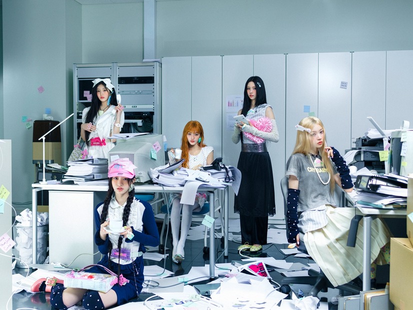 ILLIT、可愛さに別れを告げる…金髪のモカが印象的な新SGムービングポスター3種公開