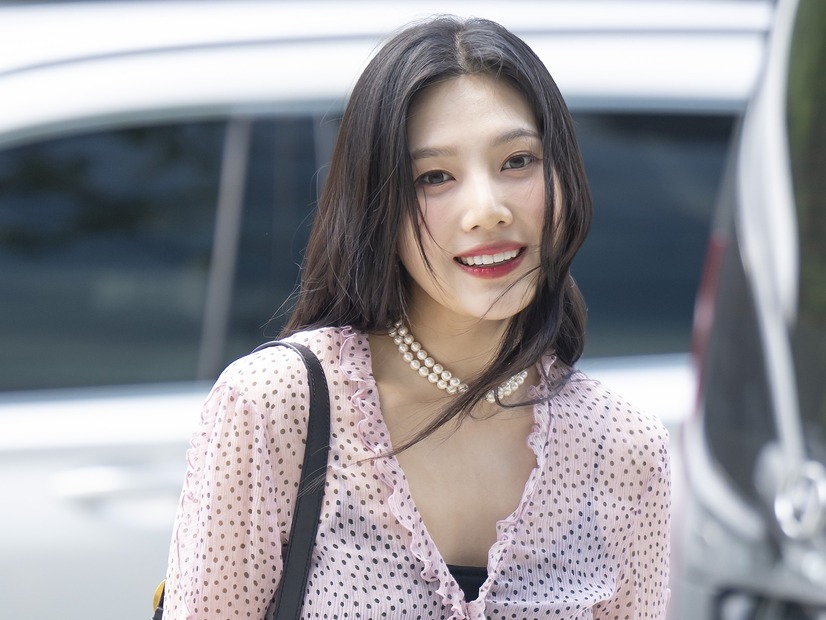 Red Velvet・ジョイ、激やせ姿に心配の声多数…美鎖骨と縦線くっきり腹筋を披露【PHOTO】