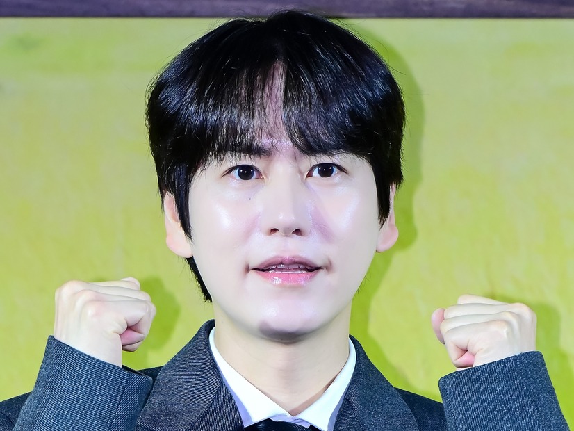 SUPER JUNIOR・キュヒョン、キリンとキス!?スローモーションで映された姿に「嫌悪感」