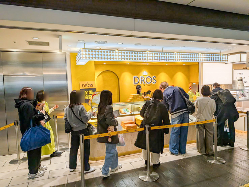 THE DROS店舗前【撮影／平木昌宏】