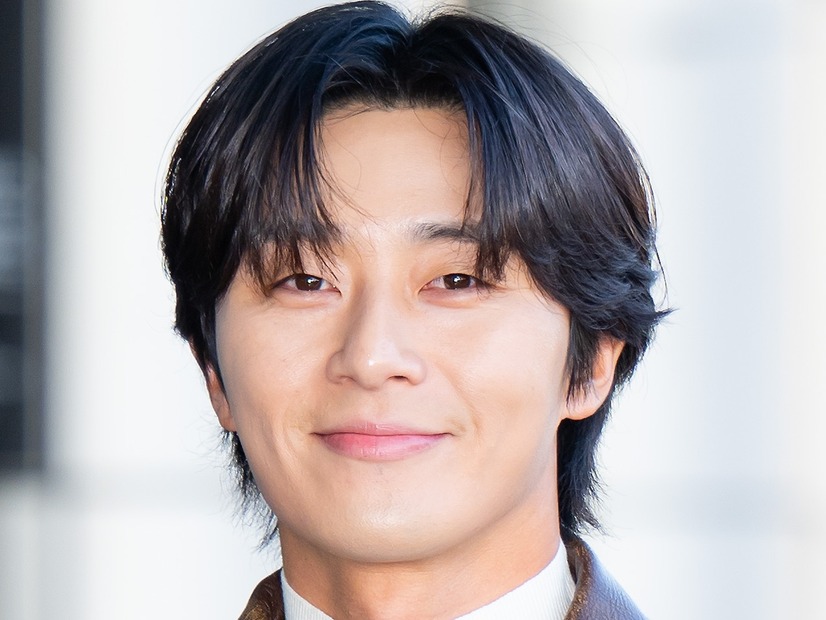 バッキバキ…俳優パク・ソジュン、鍛え上げられた上半身を思いきり公開！海で見せた姿が話題【PHOTO】