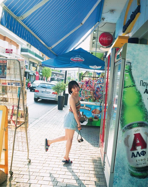藤﨑ゆみあファースト写真集「FUJISAKI YUMIA」（東京ニュース通信社刊）