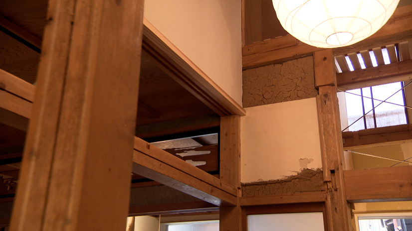 あえて古い家の味わいを残した「ラフ仕上げ」©ＭＢＳ