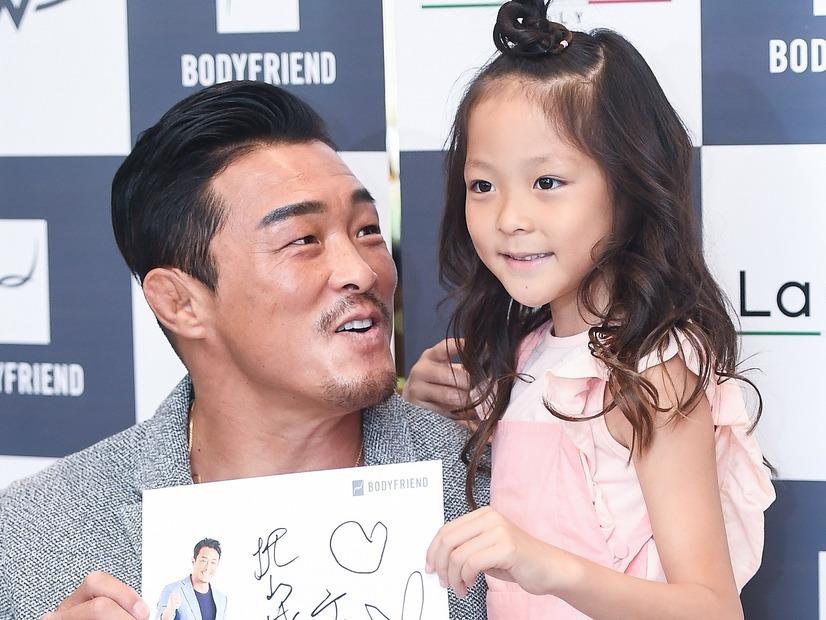 人気ユーチューバー1位は、格闘家の秋山成勲！韓国YouTubeの年末総括リスト、『鬼滅』など日本コンテンツも