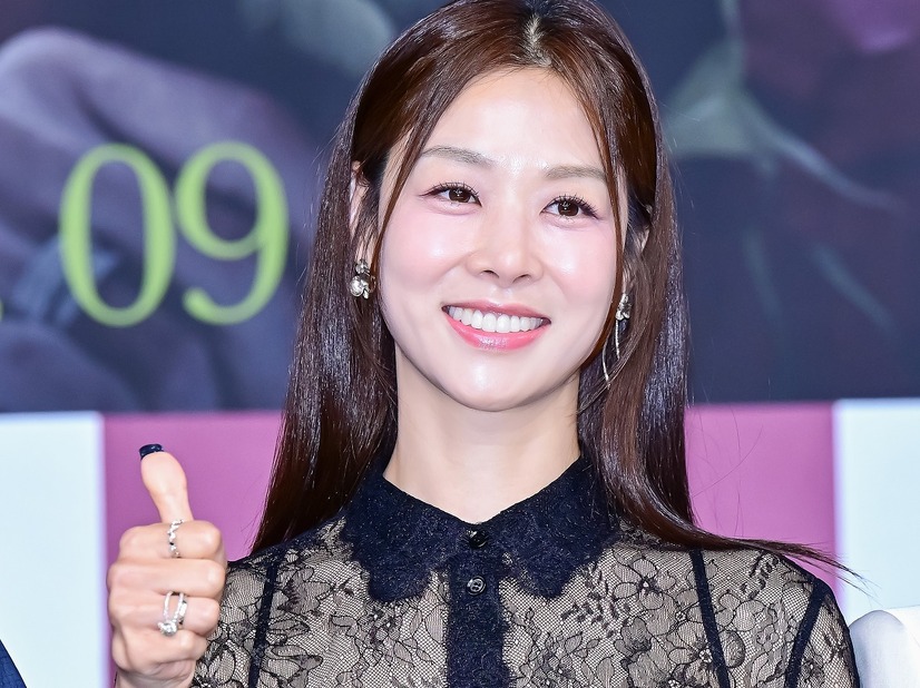 “優しいパパ”のイメージが崩壊した夫を受け入れ、再スタートした韓国女優（41）　復帰ドラマの最終撮影で笑顔