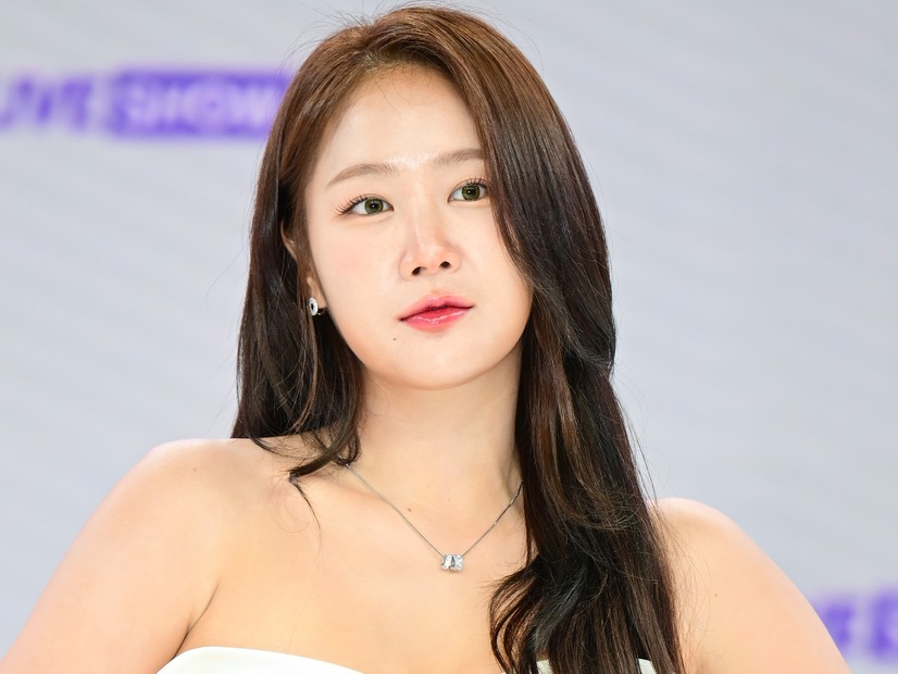 「こぼれ落ちそう！」10kg減量で話題の元韓国アイドル、日焼け跡うっすら水着姿で圧巻ボリューム【PHOTO】