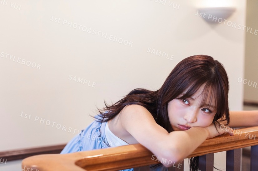 （HMVポストカード）AKB48・小栗有以1stフォト＆スタイルブック『AB型の左利き』撮影/大辻隆広（C）宝島社