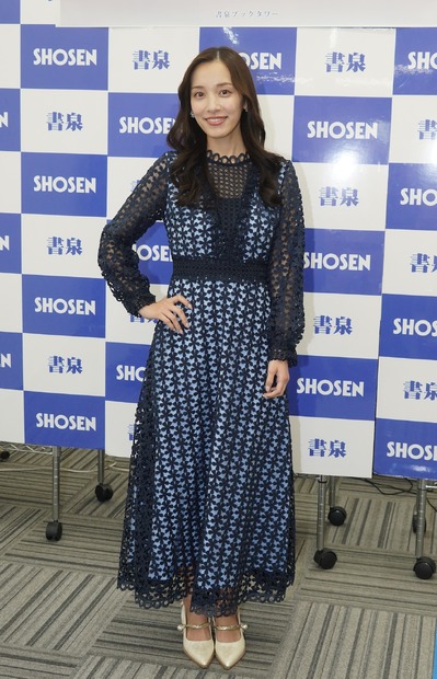 都丸紗也華【写真：竹内みちまろ】