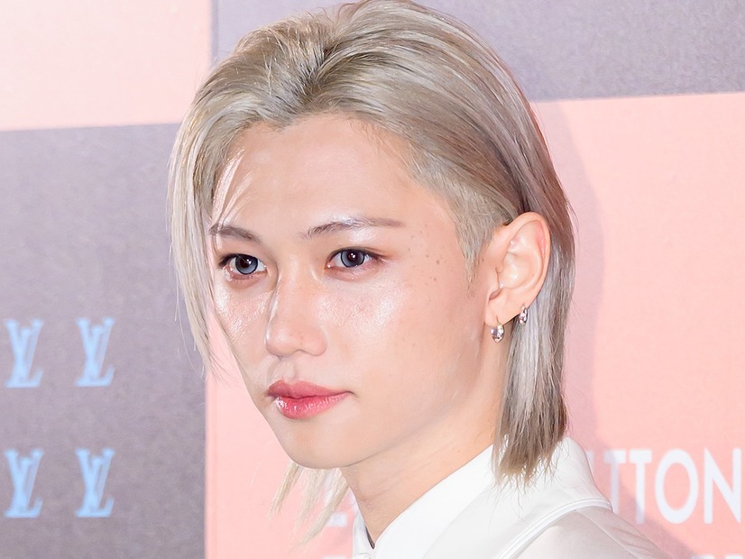 「本物の王子様だ…」Stray Kids・フィリックス、“純白スーツ”で魅せた麗しい美貌に反響続々【PHOTO】