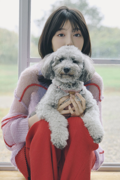 『浜辺美波カレンダー2026.04－2027.03』（C）KADOKAWA